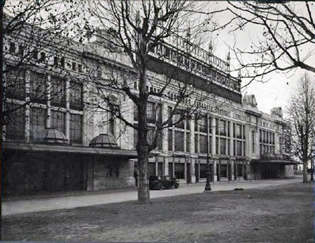 Palazzo delle Scintille ex Palazzo dello Sport in viale Cassiodoro di fronte a piazza VI Febbraio